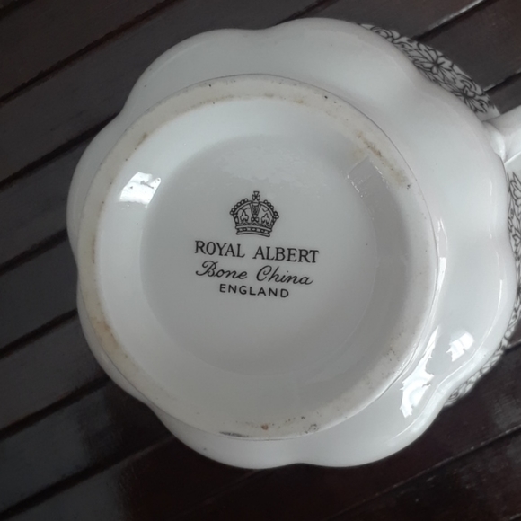 Vintage cup and saucer - Picture 3 of 6